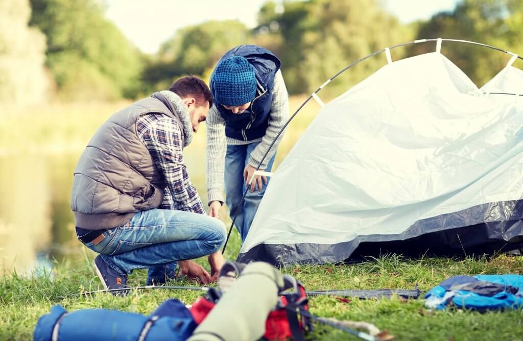 NATUREHIKE, PTT Outdoor, happy father and son setting up tent outdoors PWRZA4N,