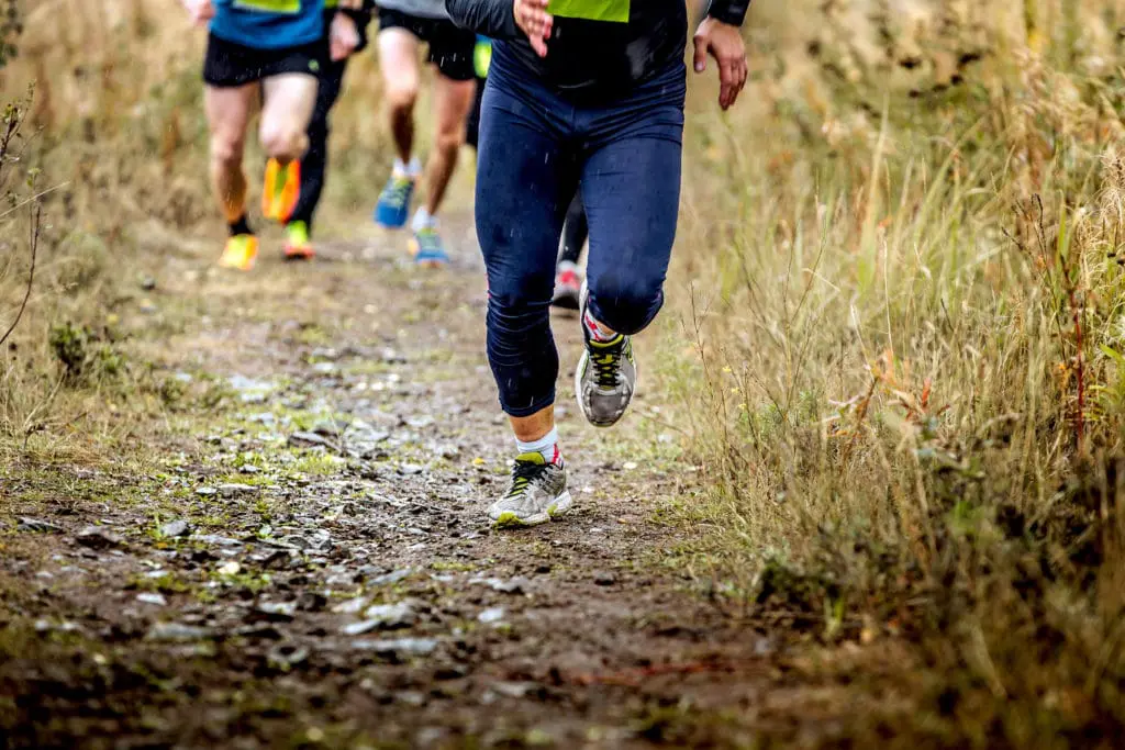 10 Practical Trail Running Tips for Beginners | PTT Outdoor 10 Practical Trail Running Tips for Beginners, PTT Outdoor, group runners running uphill PMRQAGA,