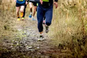 10 Practical Trail Running Tips for Beginners, PTT Outdoor, group runners running uphill PMRQAGA,